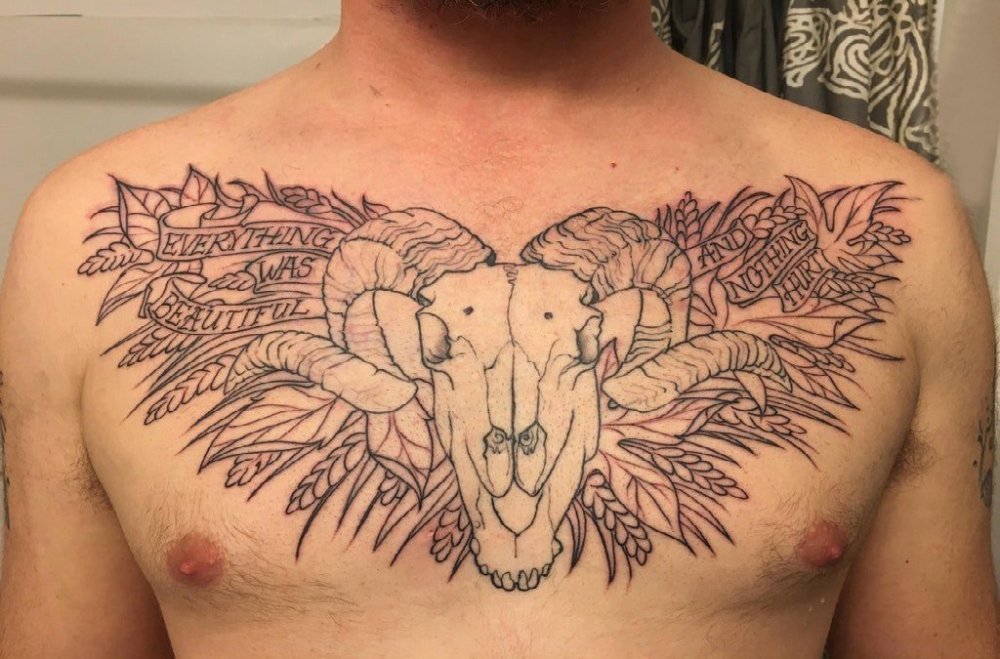 点击大图看下一张：羊头纹身 男生胸部羊头纹身图片