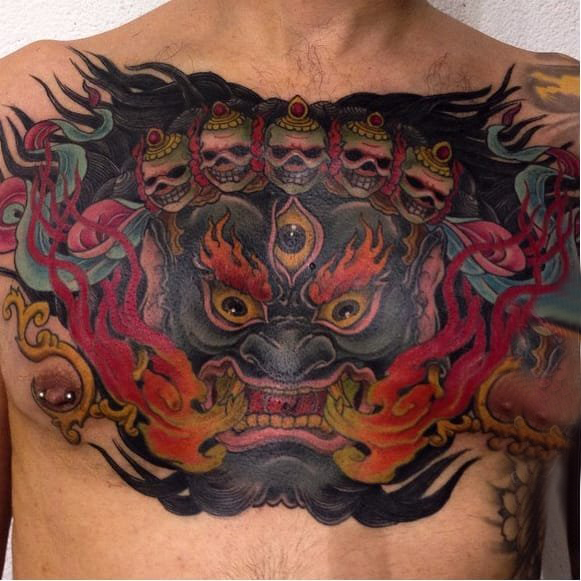 点击大图看下一张：妖魔鬼怪纹身  男生胸前恐怖的妖魔鬼怪纹身图片