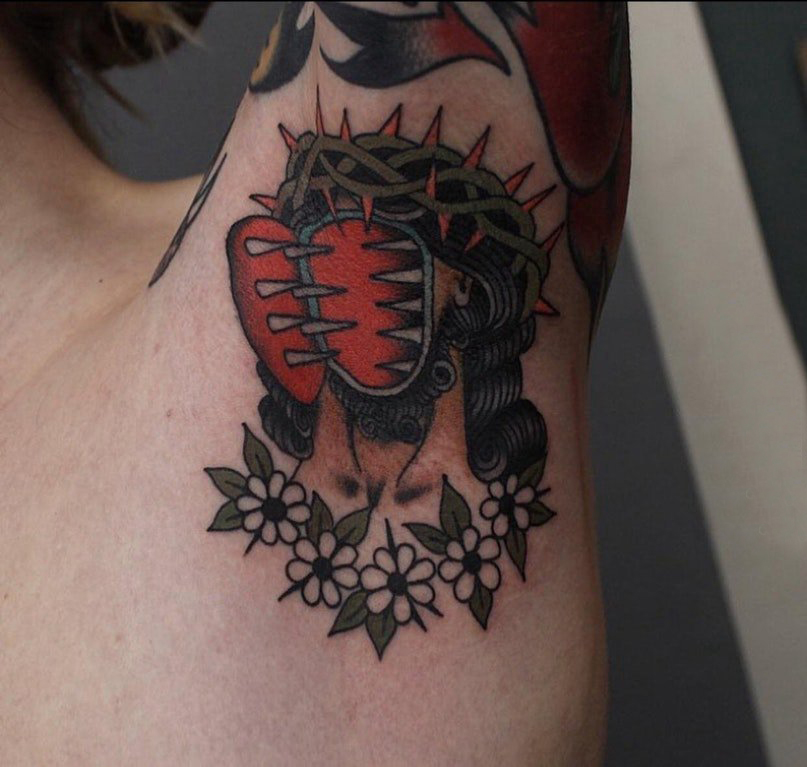 点击大图看下一张：腋下纹身图案 女生腋下花朵和恐怖人物纹身图片