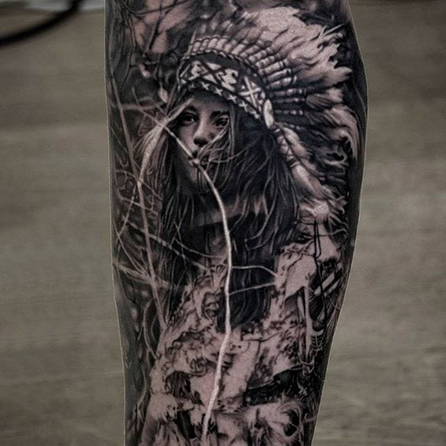 点击大图看下一张：印第安人纹身 男生小腿上黑色的印第安人纹身图片
