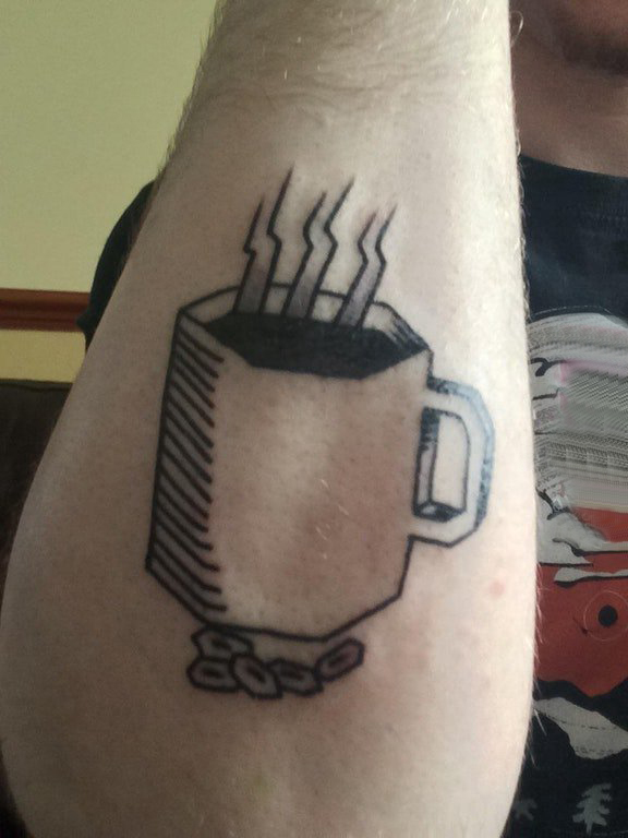 点击大图看下一张：咖啡纹身图案  男生手臂上黑灰的咖啡纹身图片