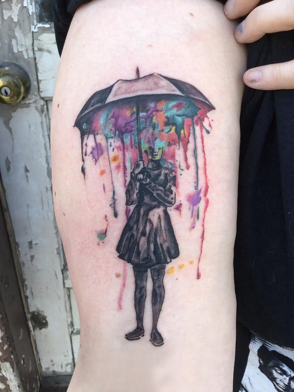 点击大图看下一张：水彩纹身图片  女生大臂上彩绘的人物纹身图片