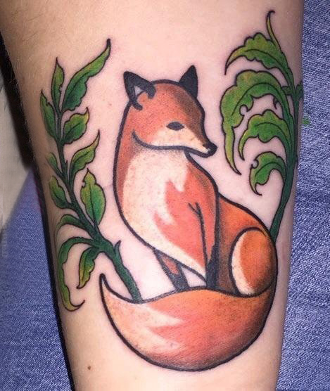 点击大图看下一张：九尾狐狸纹身图片 男生小腿上植物和狐狸纹身图片