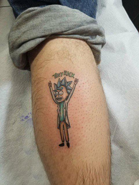 点击大图看下一张：纹身卡通人物  男生小腿上彩绘的卡通人物纹身图片