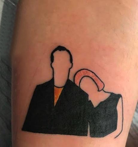 点击大图看下一张：纹身头像情侣 男生手臂上彩色的情侣人物纹身图片