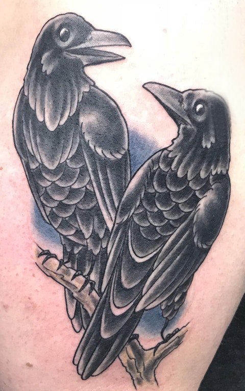 点击大图看下一张：纹身鸟   男生后背上彩绘的鸟纹身图片