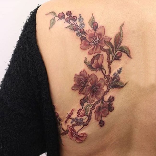 点击大图看下一张：樱花花瓣纹身 多款小清新文艺纹身彩色樱花纹身图案