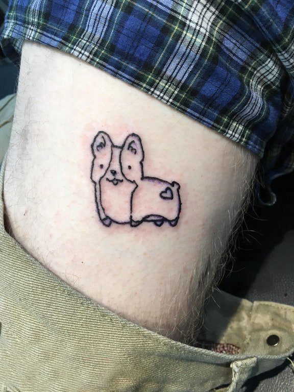 点击大图看下一张：小狗纹身图片  男生大腿上极简的小狗纹身图片