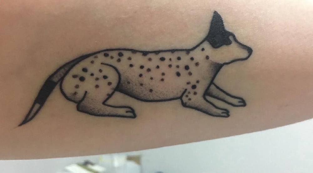 点击大图看下一张：小狗纹身图片  女生小臂上点刺的小狗纹身图片