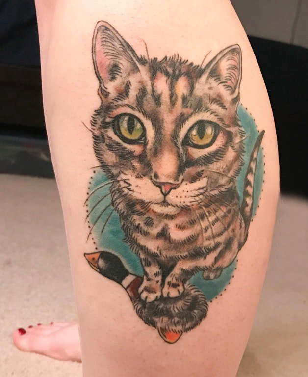 点击大图看下一张：小猫咪纹身  女生小腿上彩绘的猫咪纹身图片