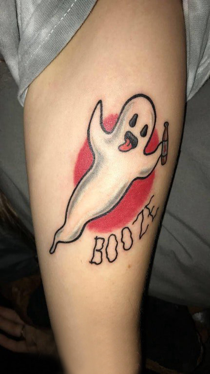 点击大图看下一张：幽灵纹身图案 女生小腿上英文和幽灵纹身图片