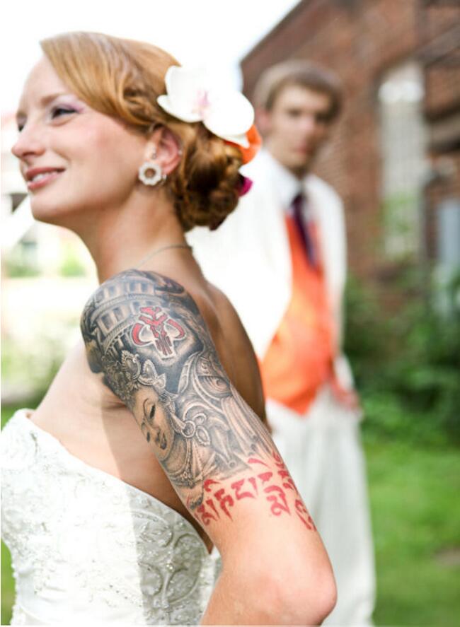 点击大图看下一张：美丽的婚纱与纹身新娘II