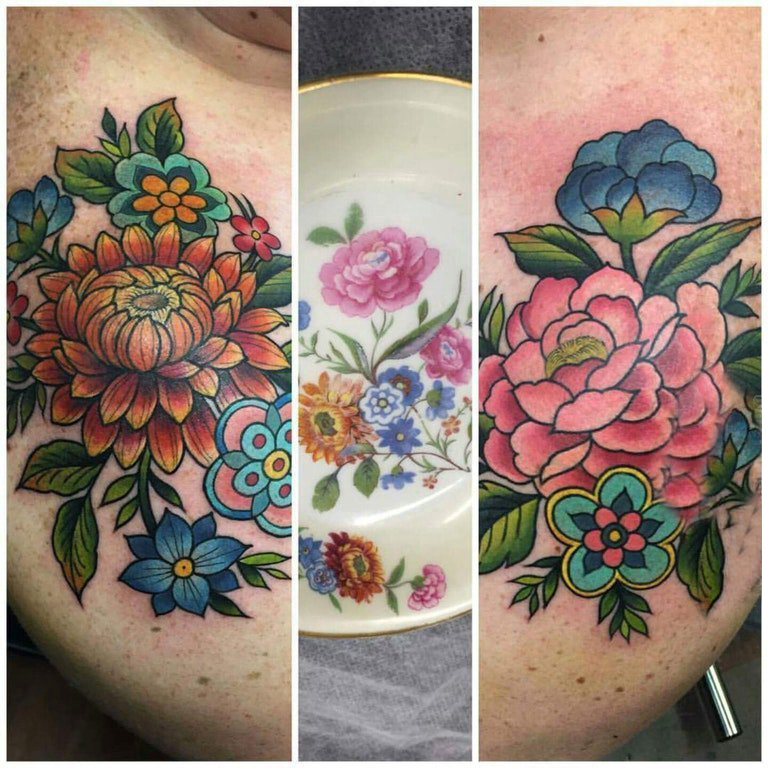 点击大图看下一张：纹身图案花朵 女生侧腰上彩绘的花朵纹身图片