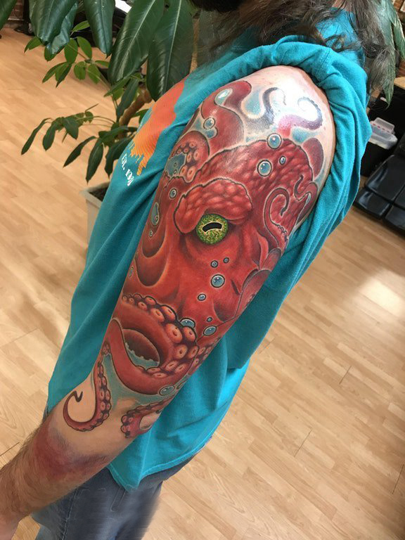 点击大图看下一张：章鱼纹身图案  男生手臂上创意的章鱼纹身图片