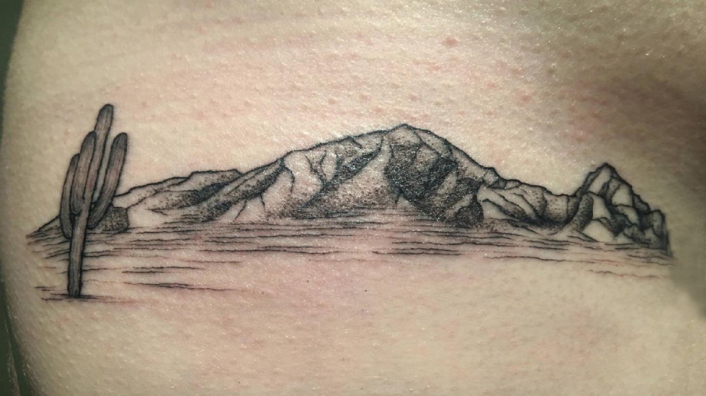 点击大图看下一张：山水纹身图案 女生大腿上点刺的山水纹身图片