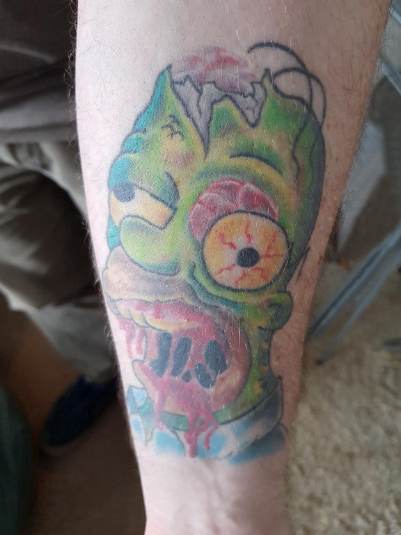 点击大图看下一张：纹身卡通人物  男生手臂上恐怖的卡通人物纹身图片