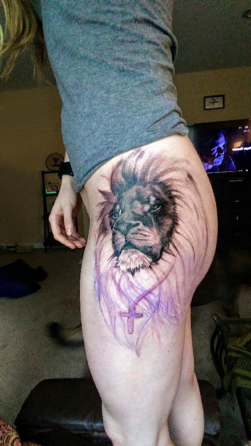 点击大图看下一张：狮子王纹身  女生臀部彩绘的狮子王纹身图片