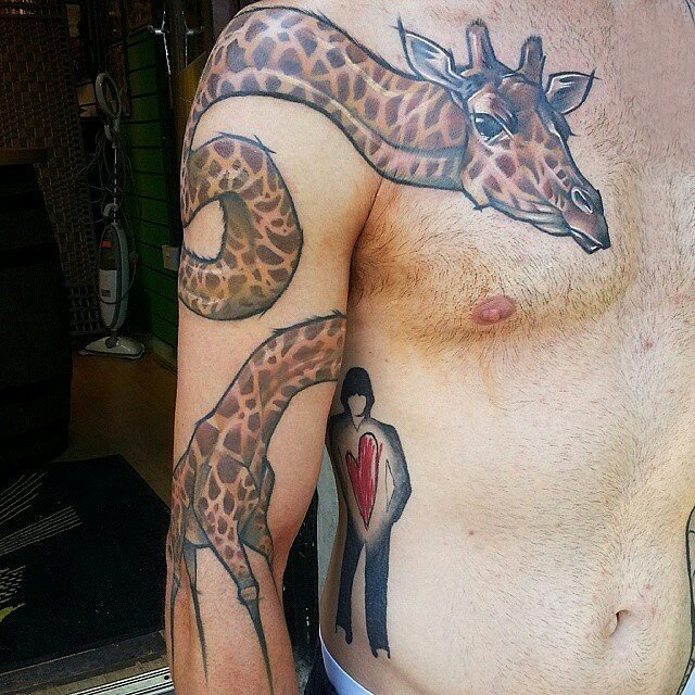 点击大图看下一张：长颈鹿纹身图案 多款彩色纹身动物长颈鹿纹身图案