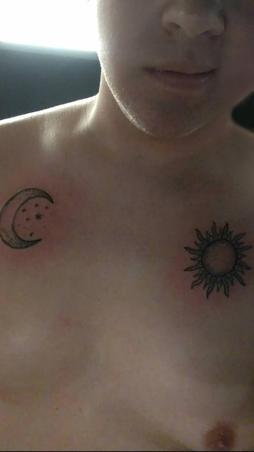 点击大图看下一张：纹身太阳月亮  男生胸上太阳和月亮纹身图片