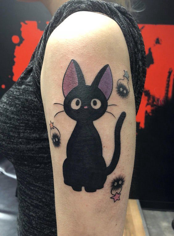 点击大图看下一张：大臂纹身图 女生大臂上可爱的猫咪纹身图片