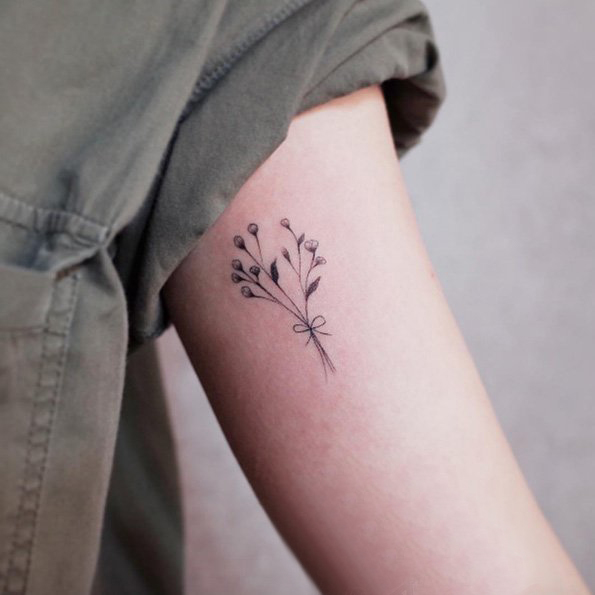 点击大图看下一张：植物纹身  弥漫着清新气息的植物纹身图案