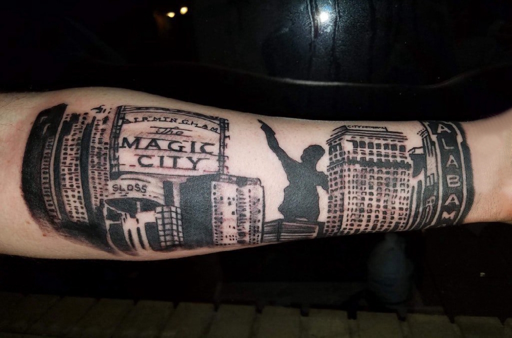 点击大图看下一张：建筑物纹身  女生手臂上建筑物和人物纹身图片