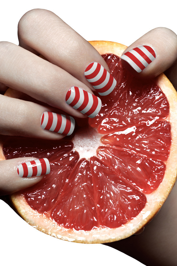 点击大图看下一张：唯美美甲 水果色的指甲