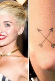 美国纹身明星  Miley Cyrus手臂上黑色的极简纹身图片