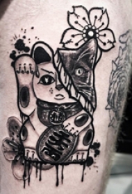 日式招财猫纹身  男生手臂上可爱的招财猫纹身图片