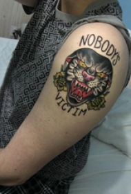 豹子头纹身  男生大臂上彩绘的豹子头纹身图片