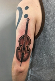 小提琴纹身图案  男生手臂上彩绘的小提琴纹身图片