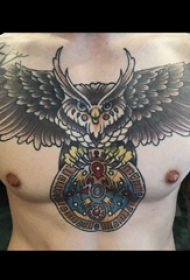 纹身老鹰图片 男生胸上彩色的老鹰纹身图片