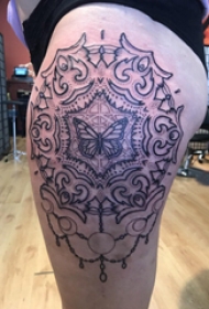 几何和花纹身图案  女生大腿上几何和花纹身图片