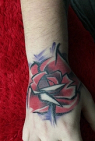 抽象纹身画 男生手背上抽象的玫瑰纹身图片
