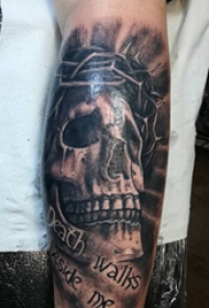 骷髅和英文纹身图案  男生手臂上骷髅和英文纹身图片