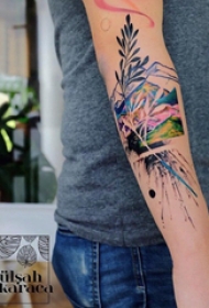 风景纹身 女生手臂上植物和风景纹身图片