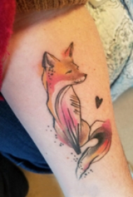 九尾狐狸纹身图片  女生手臂上彩绘的九尾狐狸纹身图片