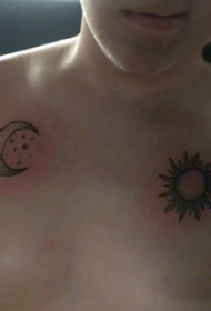纹身太阳月亮  男生胸上太阳和月亮纹身图片