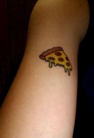 披萨纹身图案  女生大臂上彩绘的披萨纹身图片