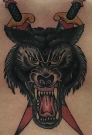 滴血狼头纹身  男生胸上狼头和匕首纹身图片