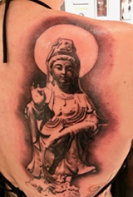 纹身观音菩萨  女生后背上黑灰的观音菩萨纹身图片