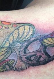 植物纹身 男生后背上彩色的蘑菇纹身图片