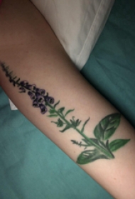 纹身图案花朵  女生手臂上小清新的花朵纹纹身图片
