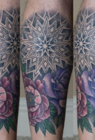 纹身图案花朵 男生小腿上梵花和鲜花纹身图片