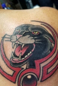 豹子头纹身  女生肩膀上创意的豹子头纹身图片