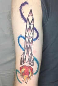 火箭纹身图  女生手臂上几何和火箭纹身图片