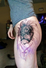 狮子王纹身  女生臀部彩绘的狮子王纹身图片