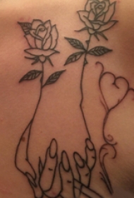 花朵和手纹身图案  男生胸上花朵和手纹身图片