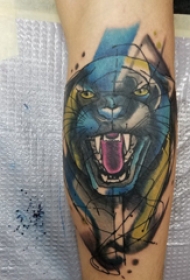 欧美小腿纹身 男生小腿上彩色的豹子纹身图片
