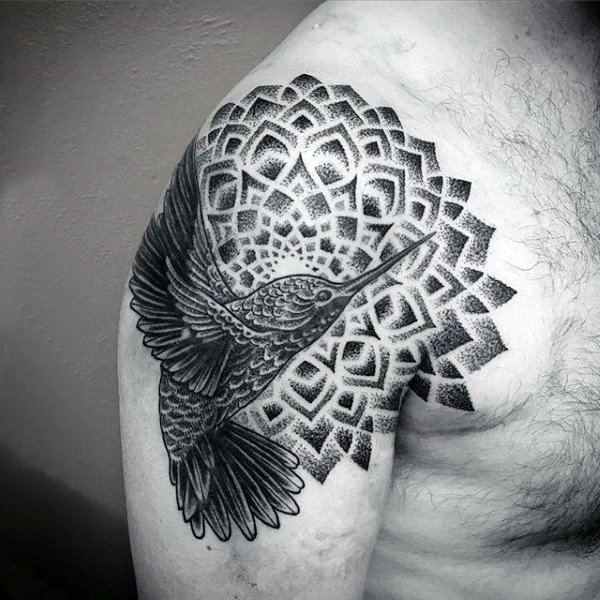 点击大图看下一张：纹身鸟 多款黑灰与点刺结合的蜂鸟纹身图案